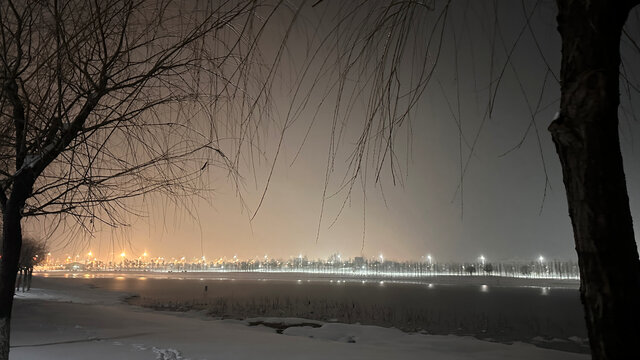 夜晚雪景