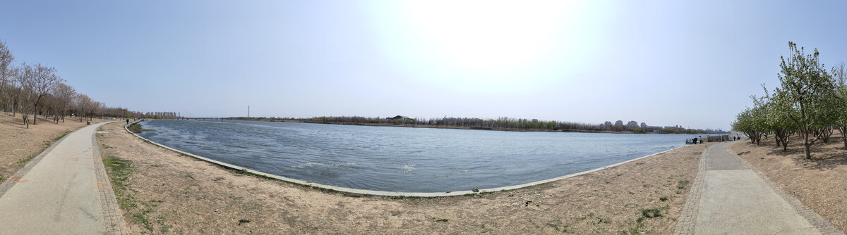 天津津南区河面手机平行创意拍摄