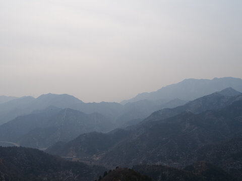 远处群山
