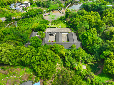 周贡植故居