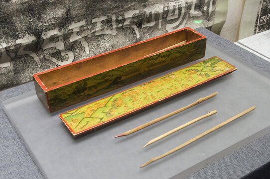 藏式文具盒与竹笔