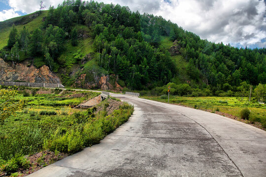 阿尔山草甸公路