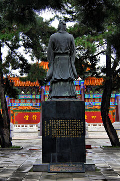 哈尔滨文庙孔子行教像