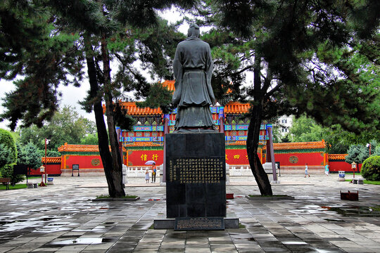 哈尔滨文庙孔子行教像