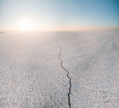大连冬季海冰裂缝航拍