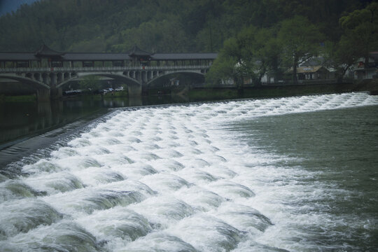 山水间龙鳞坝