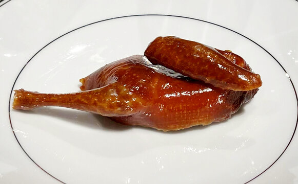 中式美食酱油鸡腿