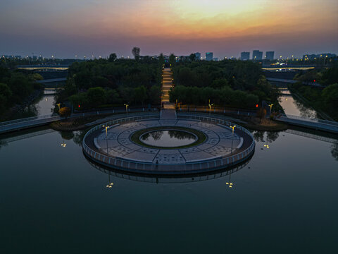 夜幕黄昏双鹤湖中央公园航拍