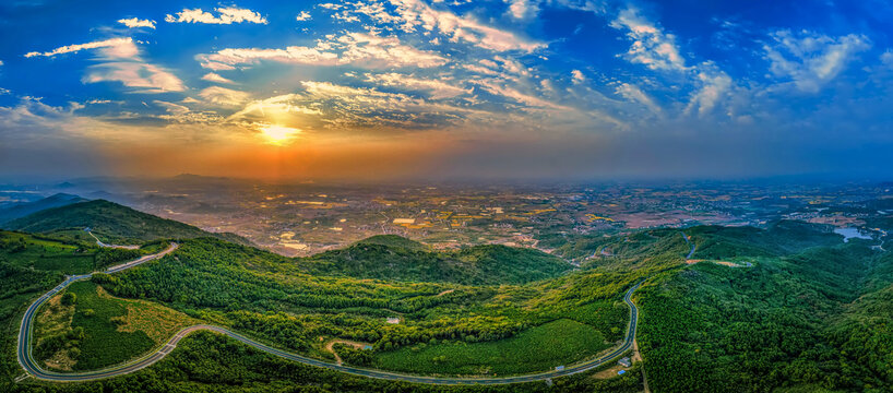 夕照浮槎山