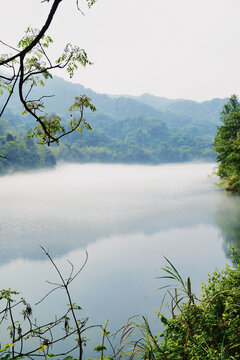 东江湖景区雾气仙山