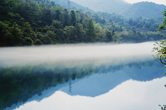 东江湖景区雾气