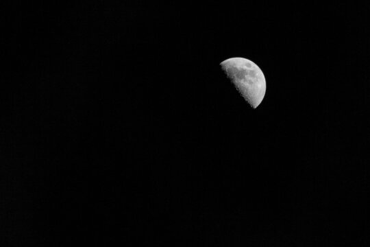 黑白摄影月亮