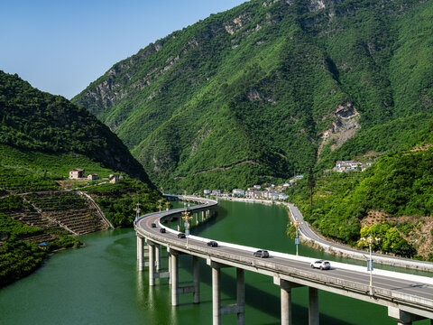 湖北宜昌兴山最美水上公路