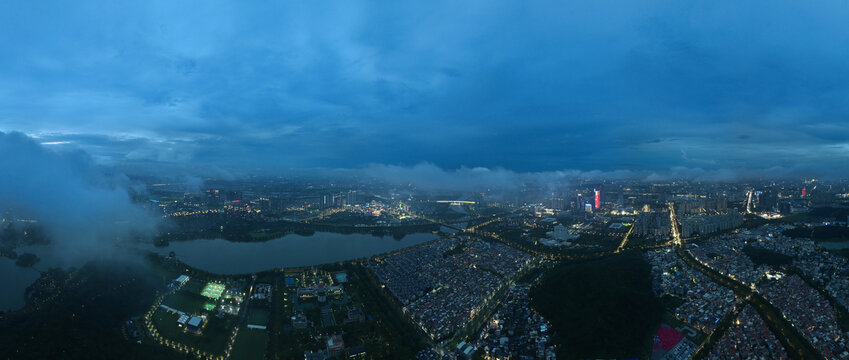 顺峰山云海夜色全景