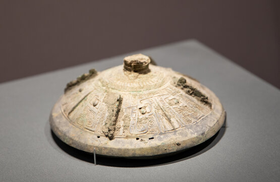 商代晚期兽面纹青铜器盖