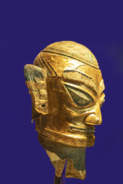 商代晚期金面具笄发青铜人头像