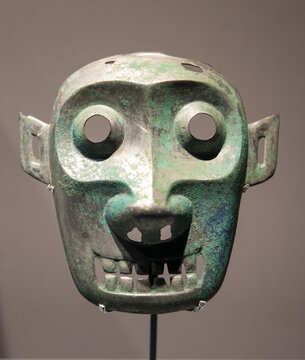 商代晚期青铜人面具