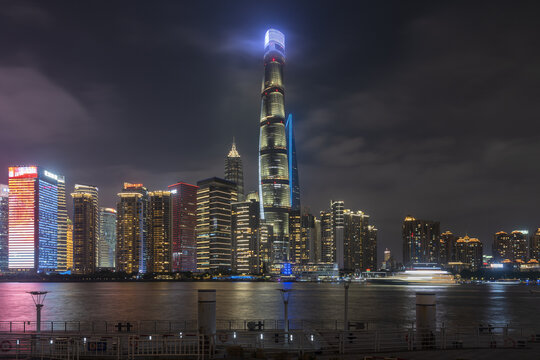 上海外滩夜景长曝光上海中心大厦