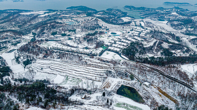 库区雪景