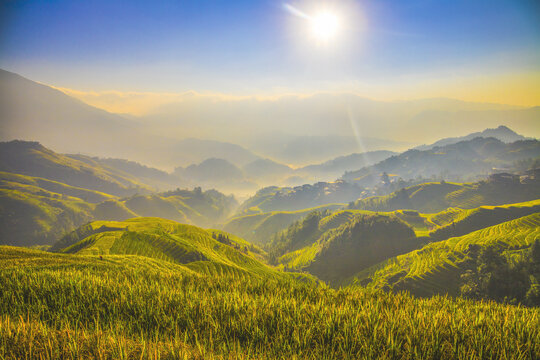 中国广西桂林龙脊梯田日照美景