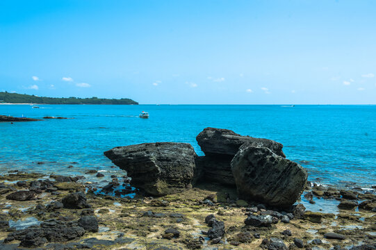 广西北海涠洲岛火山岛礁石海滩