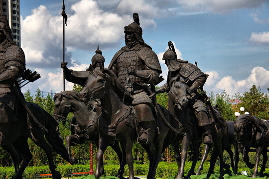 呼伦贝尔成吉思汗公园雕像