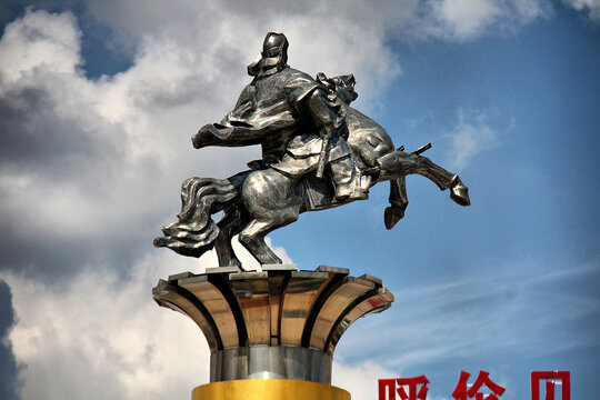 海拉尔成吉思汗广场雕塑