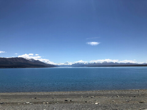 雪山湖畔