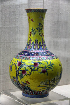 清珐琅彩黄釉瓷瓶