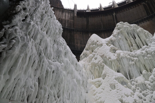 龙庆峡谷冰挂