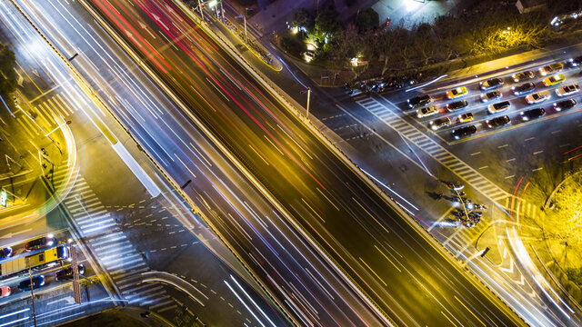 夜晚的城市高架