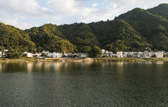 湖边风光