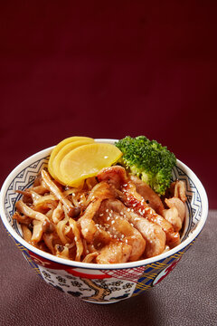 黄金松板肉盖饭