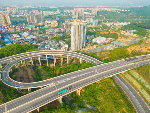 航拍景洪市城市天际线与高架桥