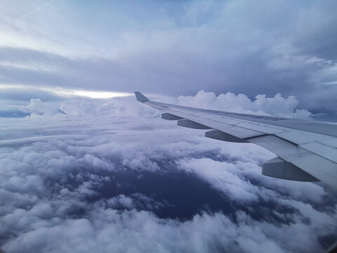 飞机俯瞰云海