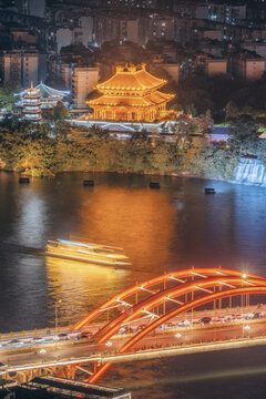 游船在水面行驶柳州文惠桥与文庙