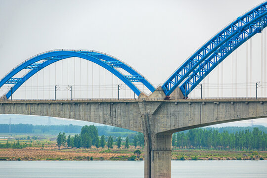 跨江大桥桥梁