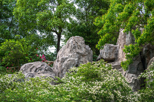 公园假山巨石