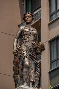 女神铜像