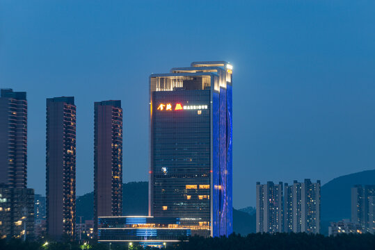 广州南沙金茂万豪酒店大楼夜景