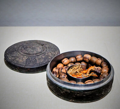 清朝椰雕念珠盒