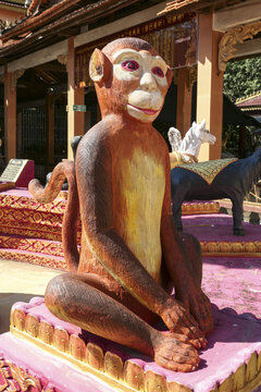 傣族生肖猴子雕塑