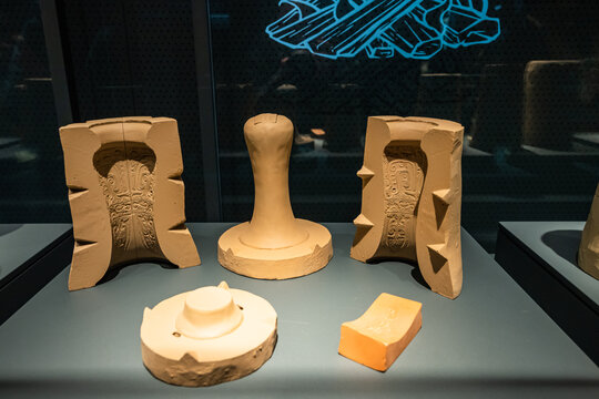 陶范铸造青铜器过程示意图