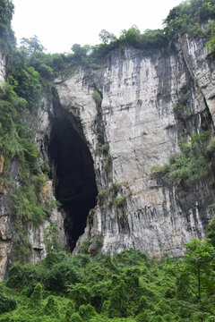 自然山洞