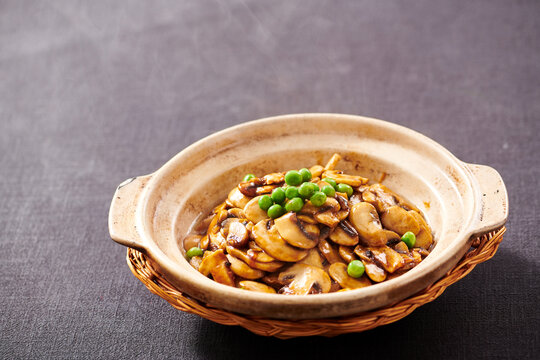 砂锅焗口蘑