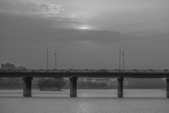桥上落日