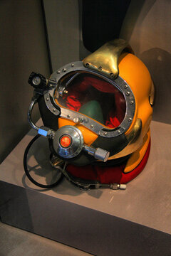 老式潜水头盔