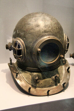 老式潜水头盔
