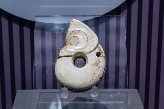 新石器时代红山文化玉雕玦形龙