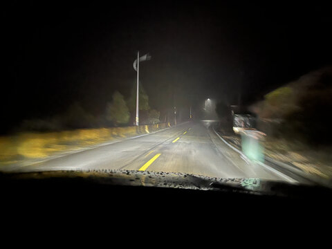 夜间公路大雾起恐怖气氛浓厚异常
